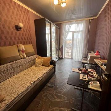Продается 3-х ком сталинка в центре 96 квартала