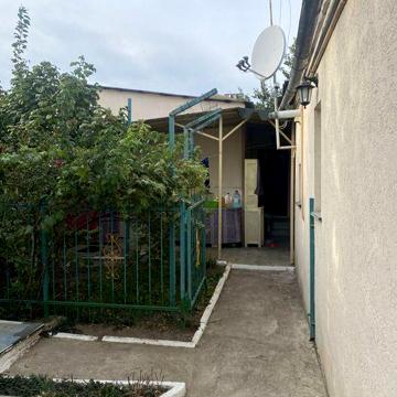 Продаётся дом + гостевой дом, гараж, сад — ул. Театральная