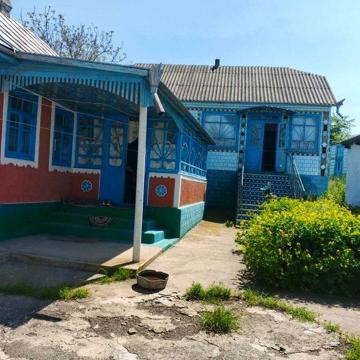 Продам 2 будинки на одній садибі в безпечному ,спокійному селі
