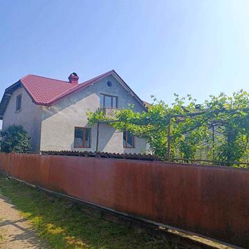 Будинок(18 км від Івано-Франківська) з 0,5 га сільськогосп. землі