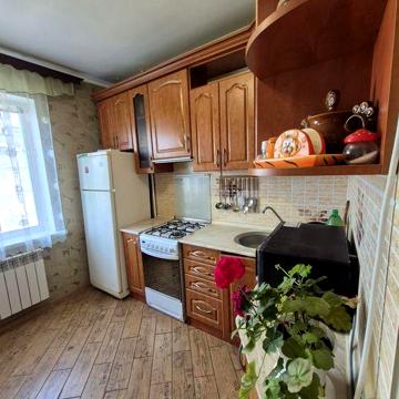 Продаж 4  к ва вулиця Пухова 146, меблі + техніка