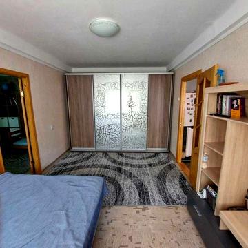 Продам 2-кімнатну квартиру у центрі міста