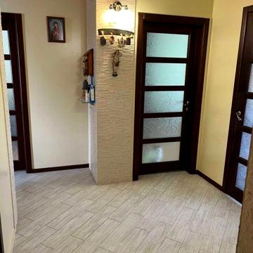 Продається 3-кімнатна квартира в смт Новогуйвинське