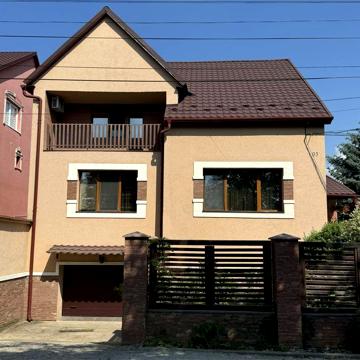 Чудовий будинок м.Берегово вул.Виноградна 180 кв. 16 сот гарна локація