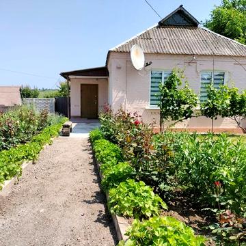 Продам будинок з меблями та всіма зручностями з виходом до водойми