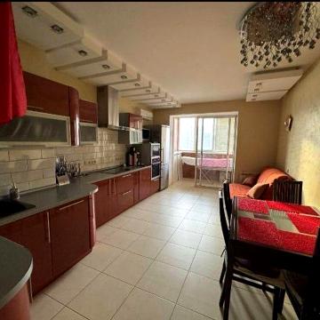 Продаж 2-к квартири вул. Ахматової Анни 35а
