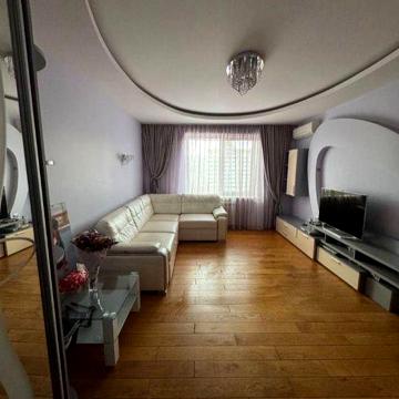 Продаж 2-к квартири вул. Ахматової Анни 35а