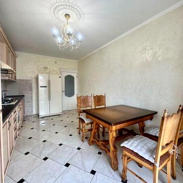 Продаж 2-к квартири з ремонтом біля парку Погулянка — ближній центр! ЖК Галбут