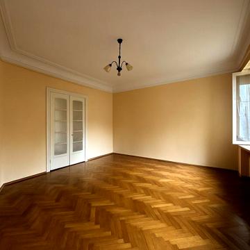 Продаж 2-кім квартири Театральна площа!