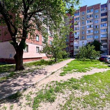 Красносільського вул., 79