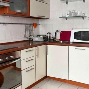 Драгоманова вул., 8