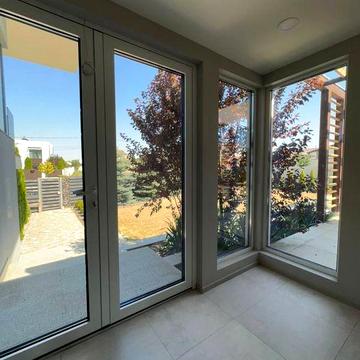 Дом с новым ремонтом в Новоалександровке