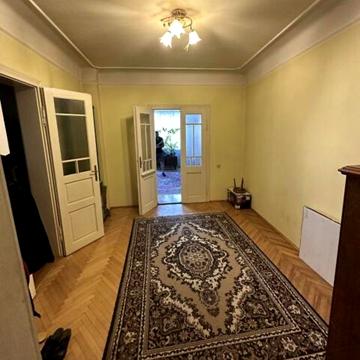 Продається 3 кімнатна квартира