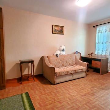 Космонавтів вул., 40