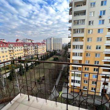 Валерія Лобановського вул., 13