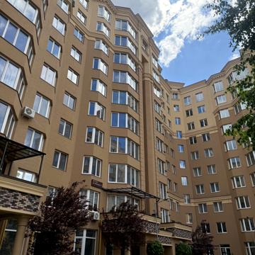 Академіка Амосова вул., 67