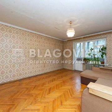 Продам 3- кімнатна квартира - 2 хвилини пішки до метро Печерська