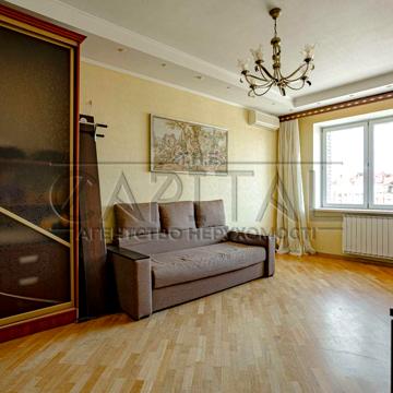 Володимира Івасюка просп. (Героїв Сталінграду), 8