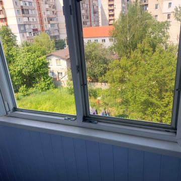 Нижньосироватська вул., 37