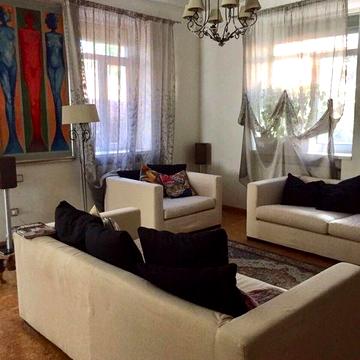 Будинок біля Менори!