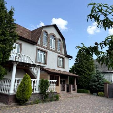 Продаж приватного будинку із зем.ділянкою 8 соток в селищі Калинівка