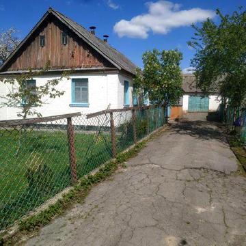 С.Барвинівка.Продам деревяний будинок обкладений цеглою
