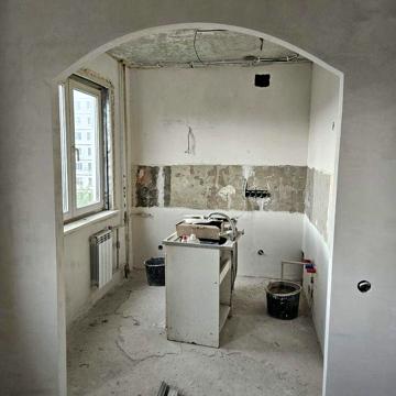 Продам квартиру с незаконченым ремонтом ул.Амосова 1