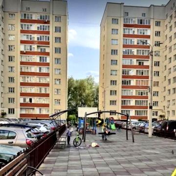 2 кімнатна, 2 балкони, не кутова, вікна на парк. Рауш.