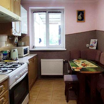 Продаж частини будинку в Гряді, початок села, ценральна дорога