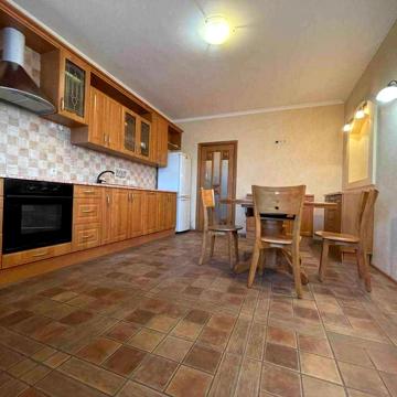 Тарасівська вул., 21