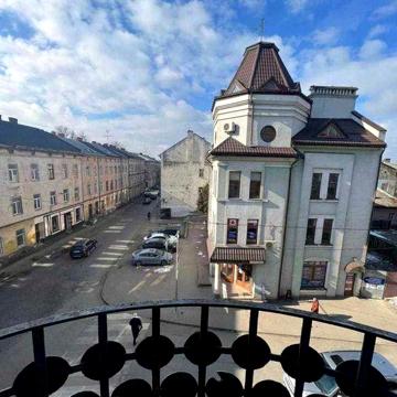 3-кімнатна квартира з євроремонтом у центрі Львова, 84 м²
