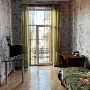 3-кімнатна квартира з євроремонтом у центрі Львова, 84 м²