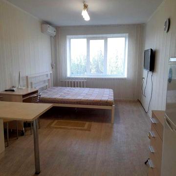 Хозяйка, 1-комн. квартиру-студию на Победе-6