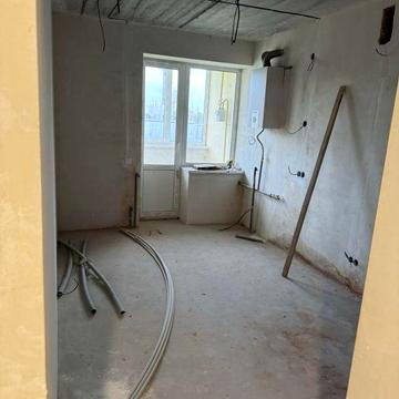 Продам квартиру з початковим ремонтом