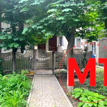 Продам четырех этажную квартиру,со своим двориком в Черноморске.