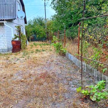 На ділянці 10 сот. розташован будинок та баня в СТ "Труд"