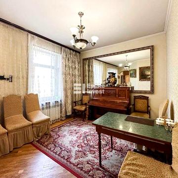 Продам 4 кімн. квартиру в центрі міста, пров. Кравцова, 4.