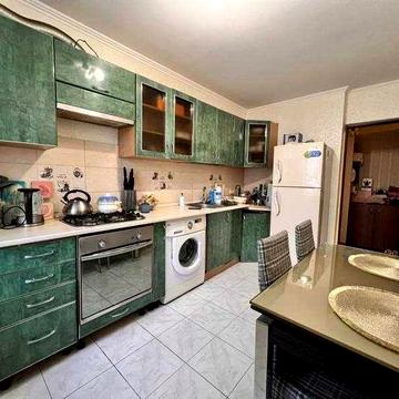 Продам 4 кімнатну квартиру на Таїрова