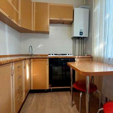 Продаж 1 кімн.  квартири  переплановану в 2кімн. (Жадова )
