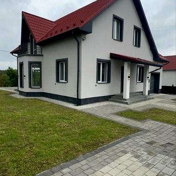 Будинок біля міста 2 поверхи