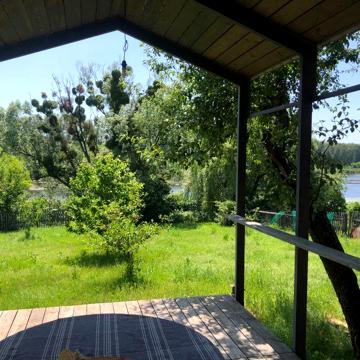 Продам дом в Люботине, с прекрасным видом у озера.