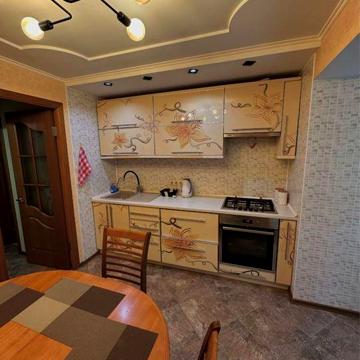 Продам квартиру трикімнатну київку.