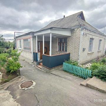 Окремий будинок 80м². Земельна ділянка 6 соток. Гараж