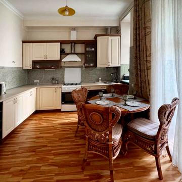 Ярослава Стецька вул., 7