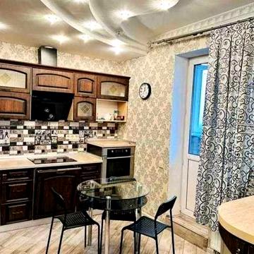 Здам простору 3-кімнатну квартиру, Моторний провулок, 9