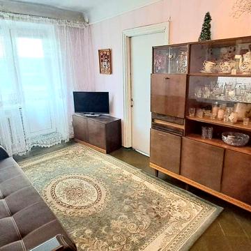 Продається 3-кімнатна квартира у центрі міста.