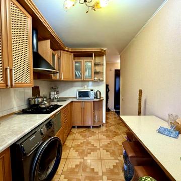 Продается двухкомнатная квартира на ЮТЗ.3/5,раздел.