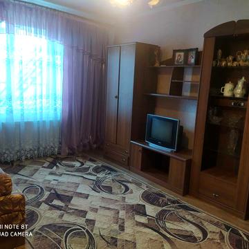 Здам пів будинку