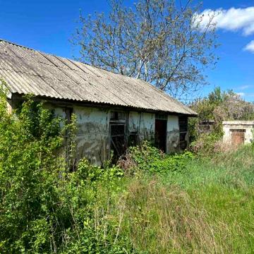 с.Карапиші, у продажі будинок на ділянці 46 соток с фасадом 200м.