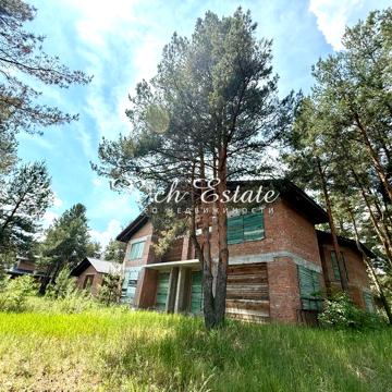 Продаж маєтку  з виходом на воду Лебедівка. Закритий КГ  Dream Village